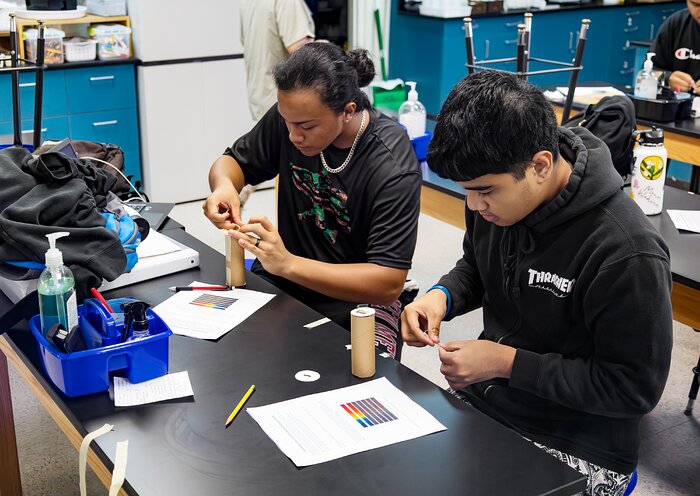 Hawaiʻi Students Create Their Own Spectroscope