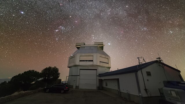Timelapse footage of the WIYN 3.5-meter Telescope at night.