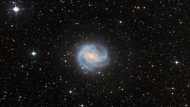 Zooming on M83