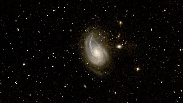 Zoom into the galaxy NGC 772